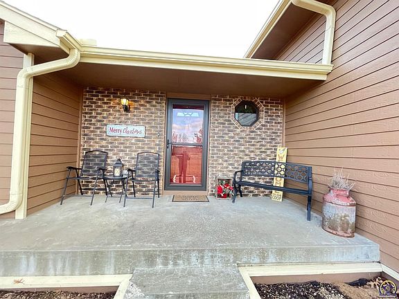 3rd image of 3649 SE 61st St