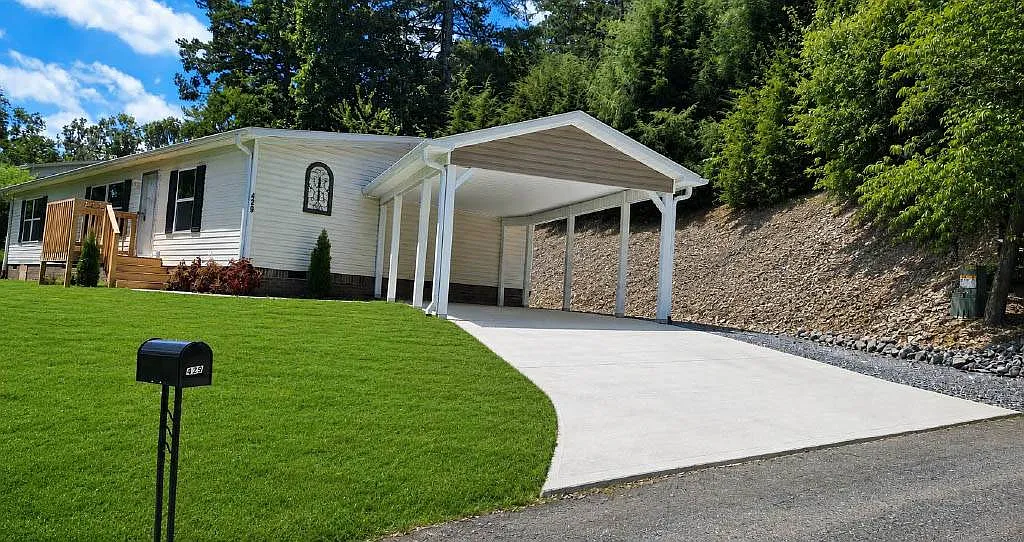 3 bed, 2.0 bath, 1512 sqft, $2,199 — Photo 1