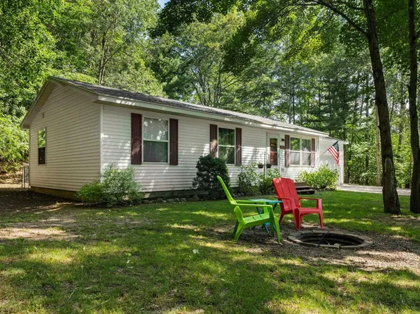 12050 Cabin Ln, Rapid City, MI 49676