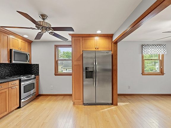 5th image of 175 Lake Shore Ave