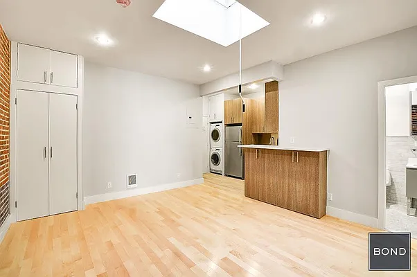 Rented by Bond New York | media 29