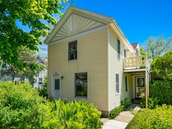 203 S Main St, Leland, MI 49654