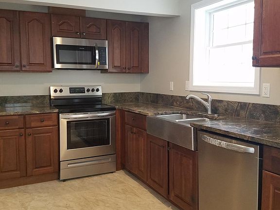 Gorgeous Granite, Fully Applianced Stainless Steel Kitchen