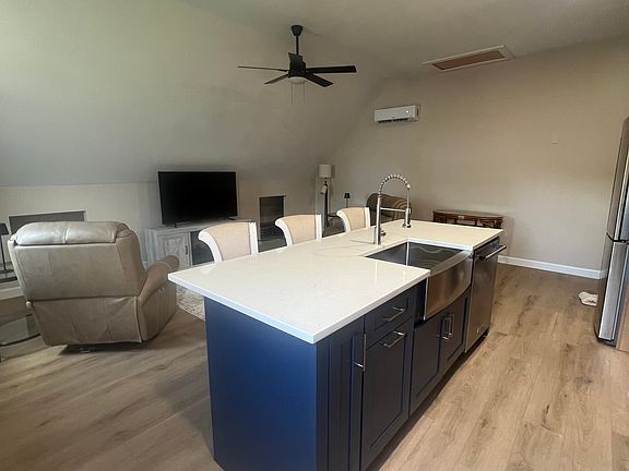 5th image of 5325 Cypress Ln #B