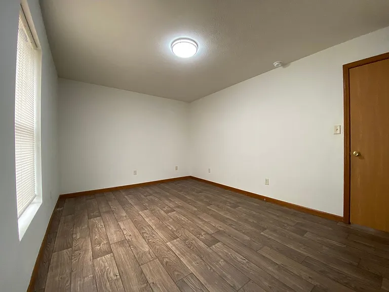 275 Woodridge Ct — Photo 8