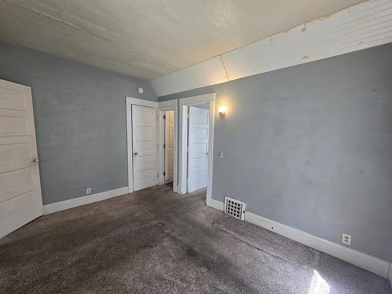 408 Locust St — Photo 11