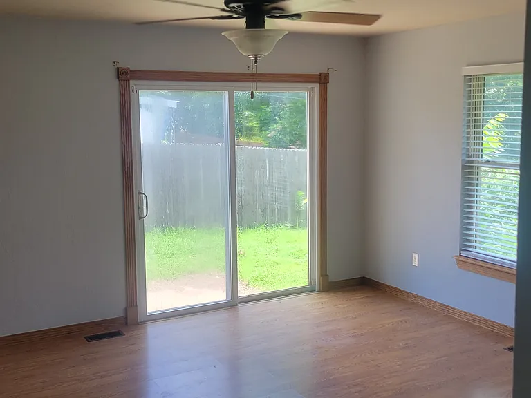 2421 Sandra Dr — Photo 7