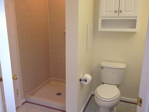 2nd bedroom bath