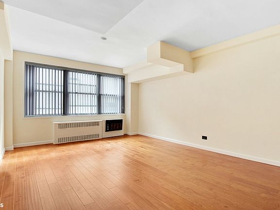 4th image of 141 E 55th St APT 12B