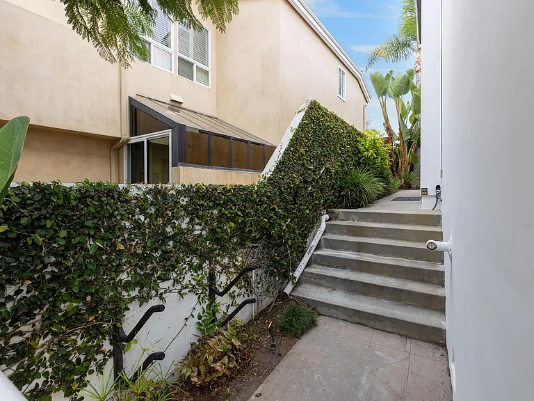 715 Bayside Dr — Photo 24