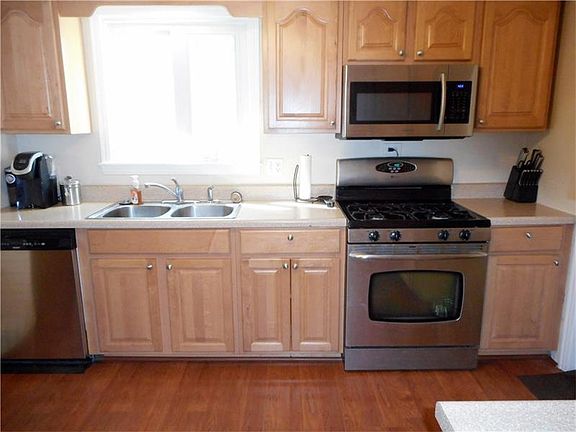 3rd image of 142 Woodland Dr