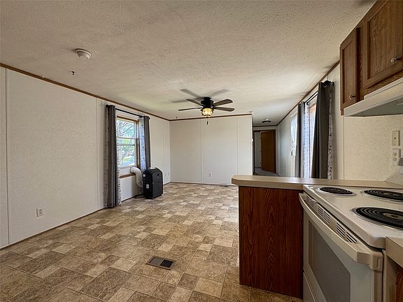 5th image of 3562 Rainbow Dr