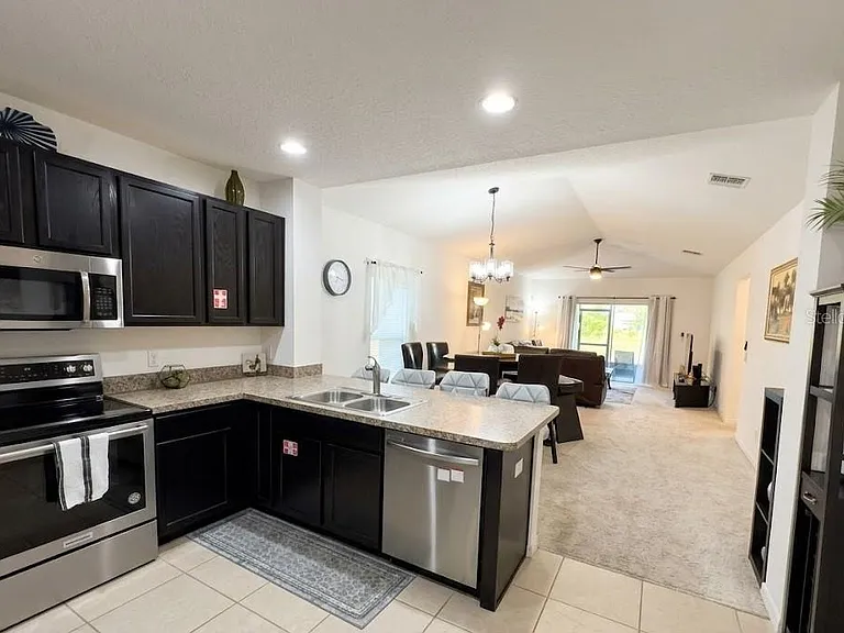 643 Samuel Pl — Photo 9