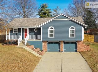 105 NW Chestnut St, Blue Springs, MO 64014