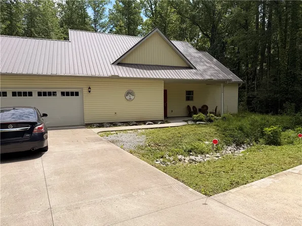 128 Willys Creek Cir, Pickens, SC 29671