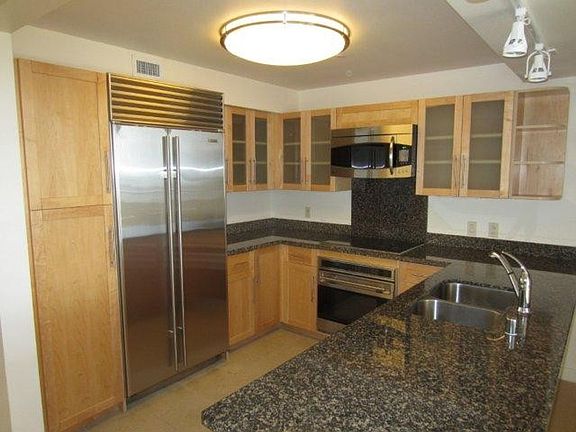 4th image of 600 Queen St APT 3505