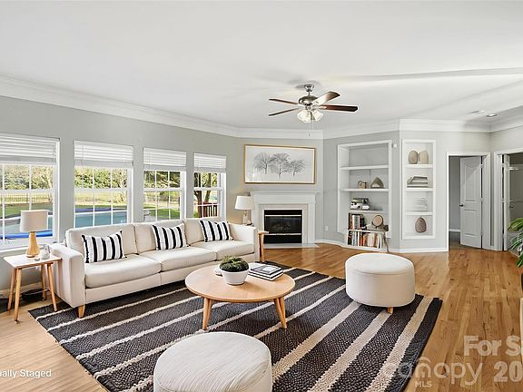 5th image of 11023 Sycamore Club Dr