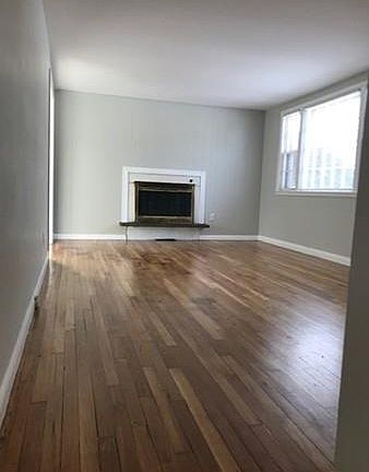 4th image of 45 W Lake Dr