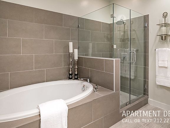 2nd image of 717 Fannin St #121