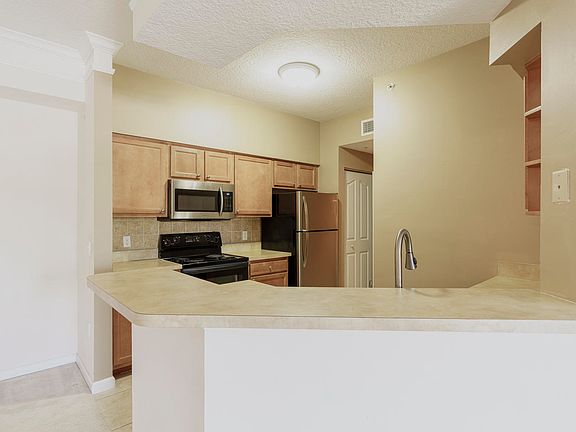 5th image of 1201 Myrtlewood Cir E