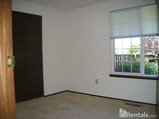 5th image of 1302 Dogwood St SE