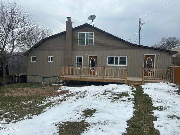 212 Girard St, Roaring Spring, PA 16673