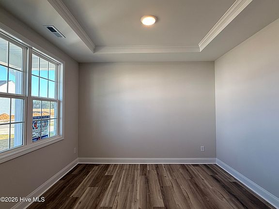 4th image of 240 Ironbark Drive