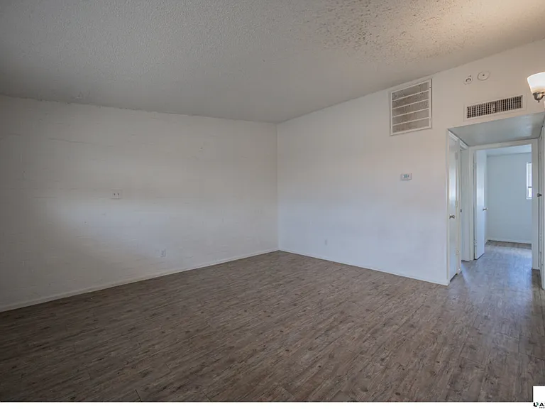 2139 W Devonshire Ave #2 — Photo 4