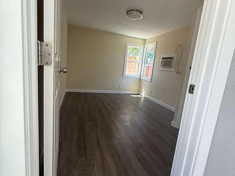 34 Adelaide Dr #1 — Photo 7