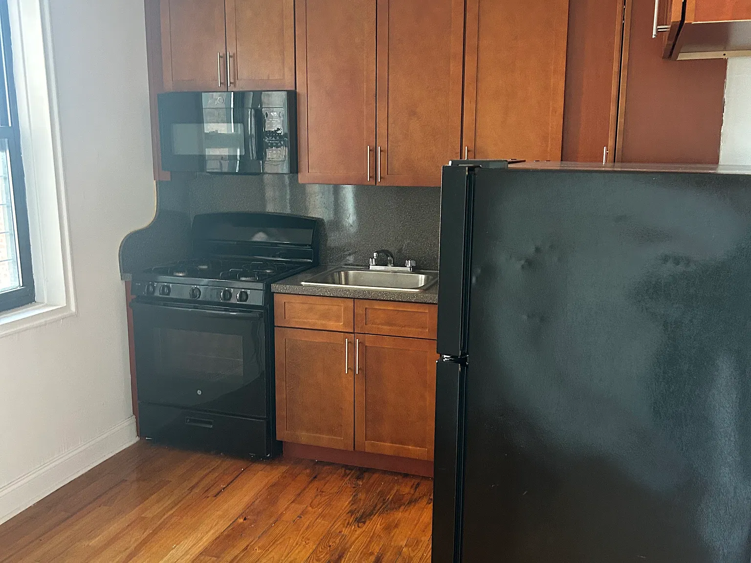 2 bed, 1000 sqft, $2,750 — Photo 1