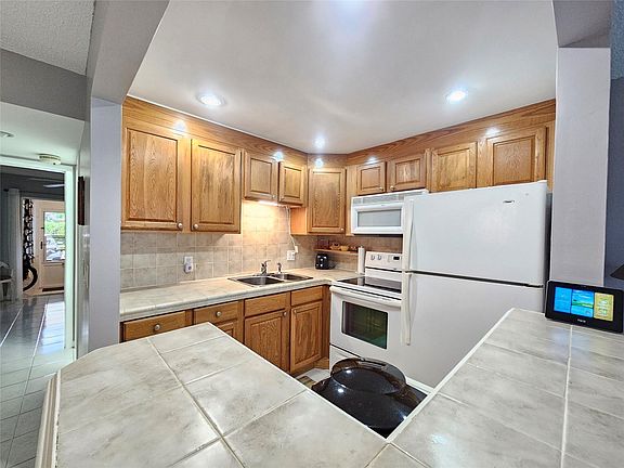 4th image of 22 Tilford B #22