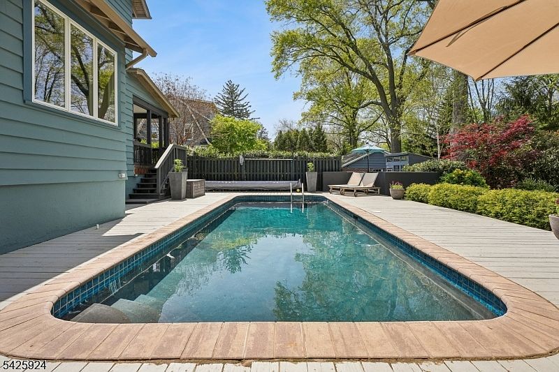 1st image of 497 Prospect St
