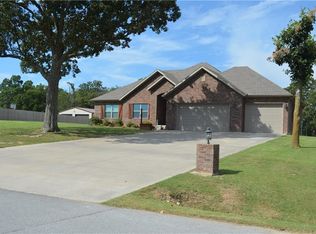 10144 Bunch Cir, Gravette, AR 72736