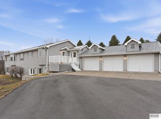 36712 Oakmont Dr, Louisville, NE 68037