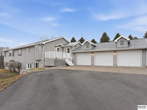 36712 Oakmont Dr, Louisville, NE 68037