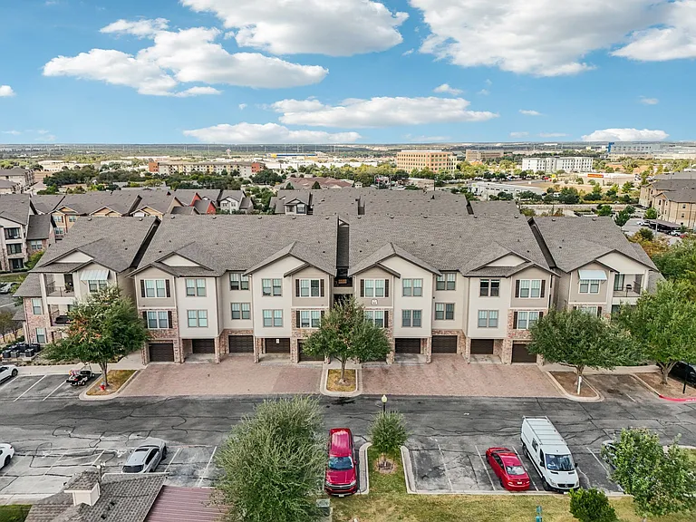 Las Brisas Apartments in Round Rock, Texas