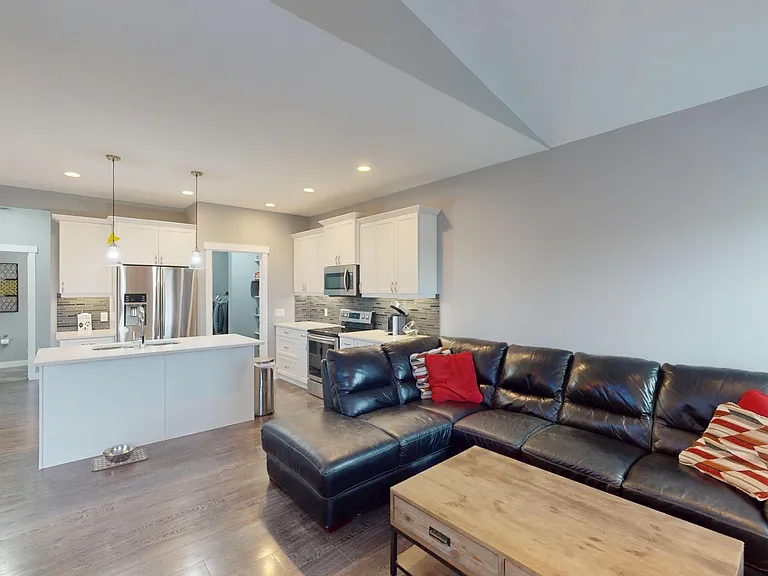 172 Wildrose Dr — Photo 3