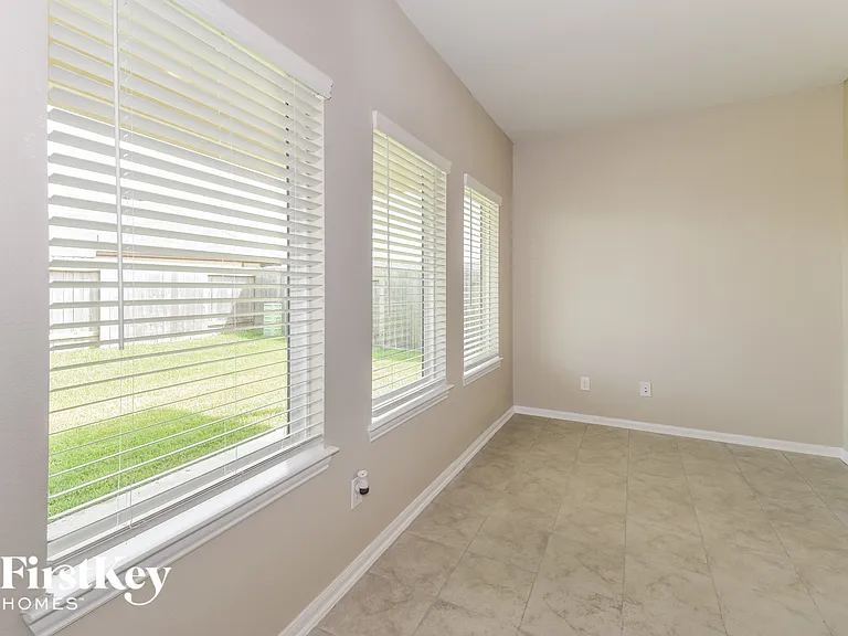 8020 Quartz Ln — Photo 4