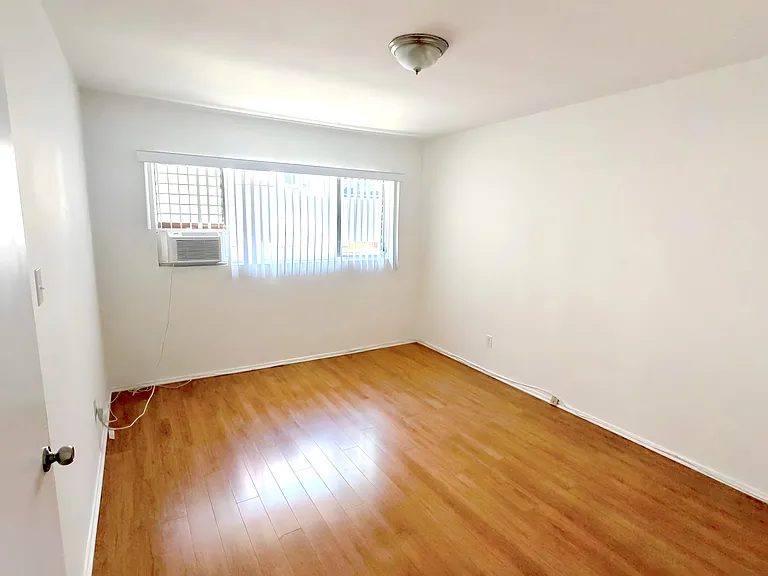 262 1/2 S Sycamore Ave #3 — Photo 11