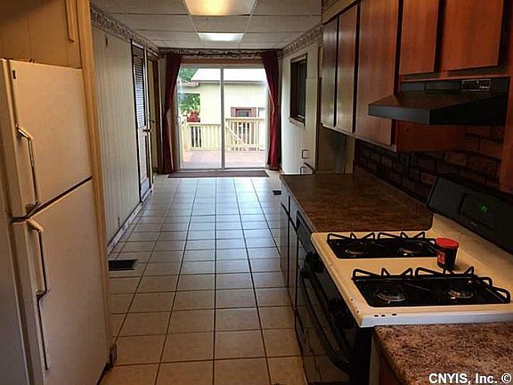 4th image of 46 E Main St