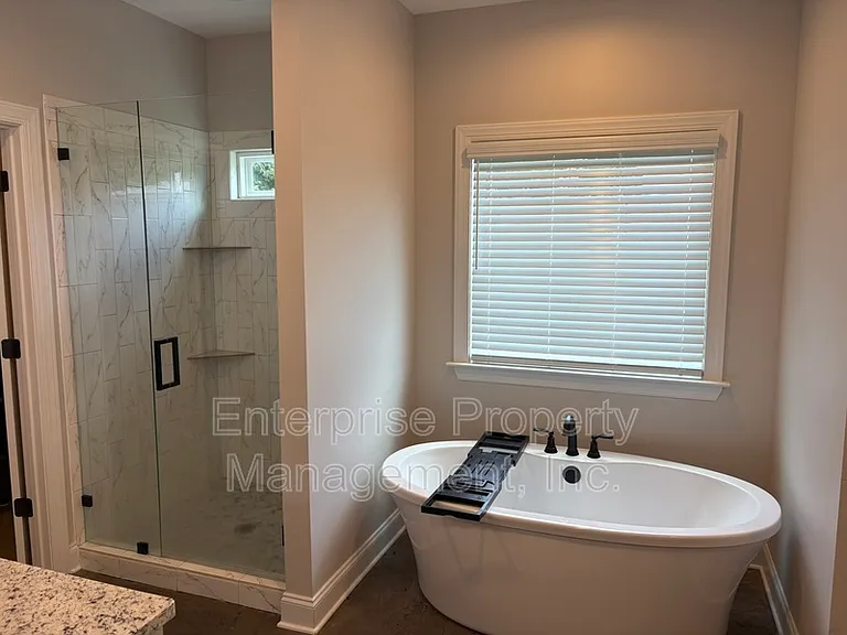 239 McLaughlin Dr — Photo 26