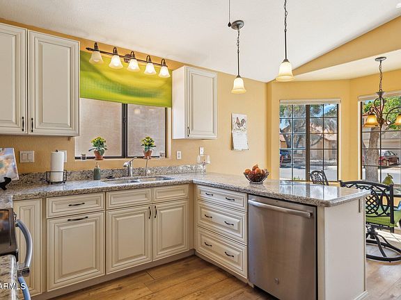 3rd image of 4420 E AMBERWOOD Drive