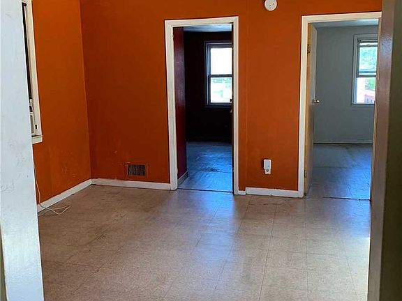 5th image of 276 Meacham Ave