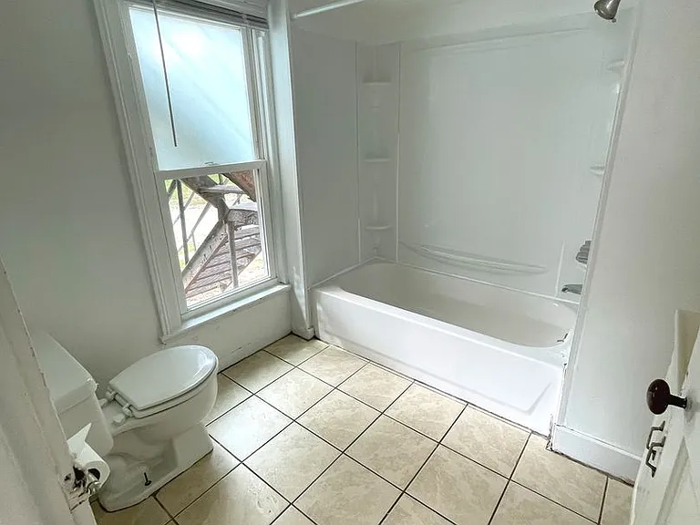 211 Ballard St — Photo 12