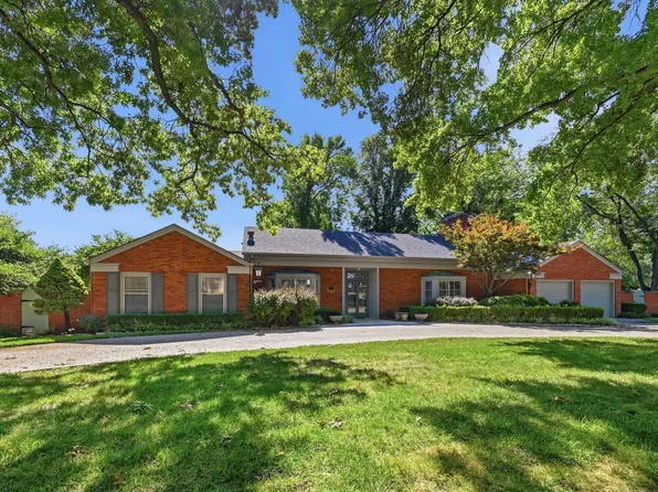 1544 SW Stratford Rd, Topeka, KS 66604