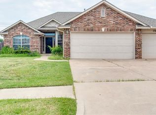 501 Allison Ln, Moore, OK 73160