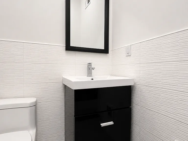 94 Meserole St #1A — Photo 9