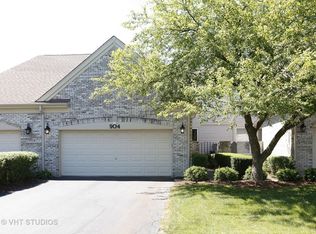 904 Heathrow Ln, Naperville, IL 60540