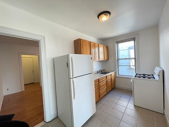 4th image of 23-12 Broadway #3