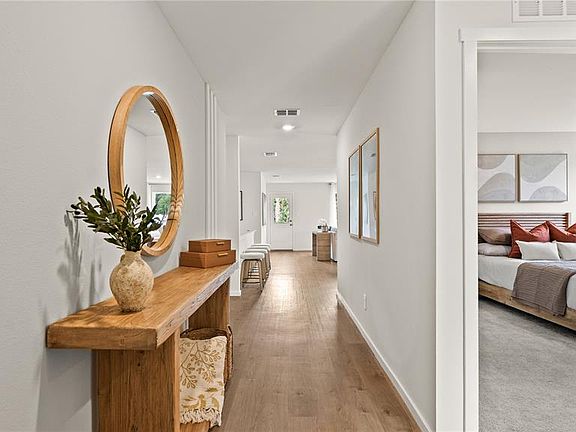 2nd image of 319 CASTLEVIEW DRIVE